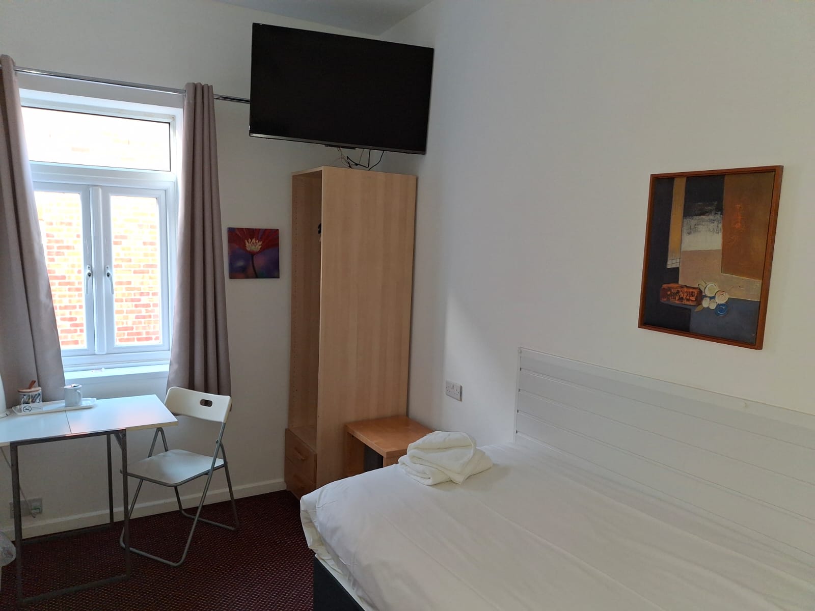 Single Ensuite Room thumbnail 4
